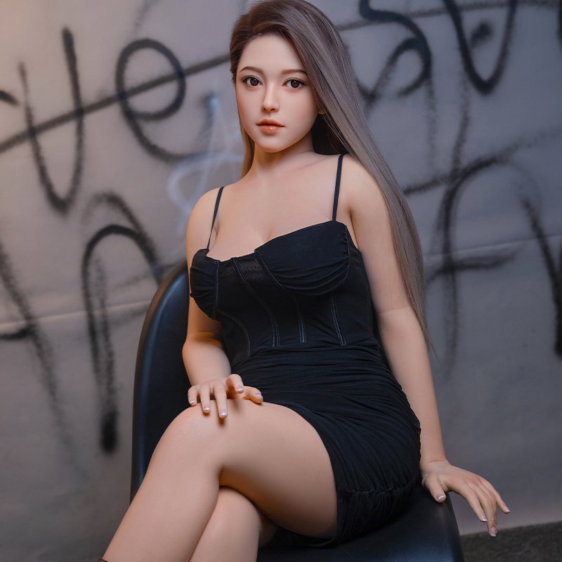 Actress-A buxom mature woman-style silicone doll - Mona - Image 8