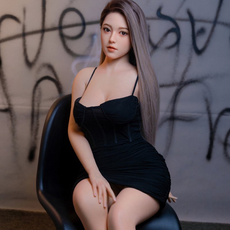 Actress-A buxom mature woman-style silicone doll - Mona - Image 6